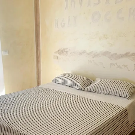 Sullago La Rosa Apartment *